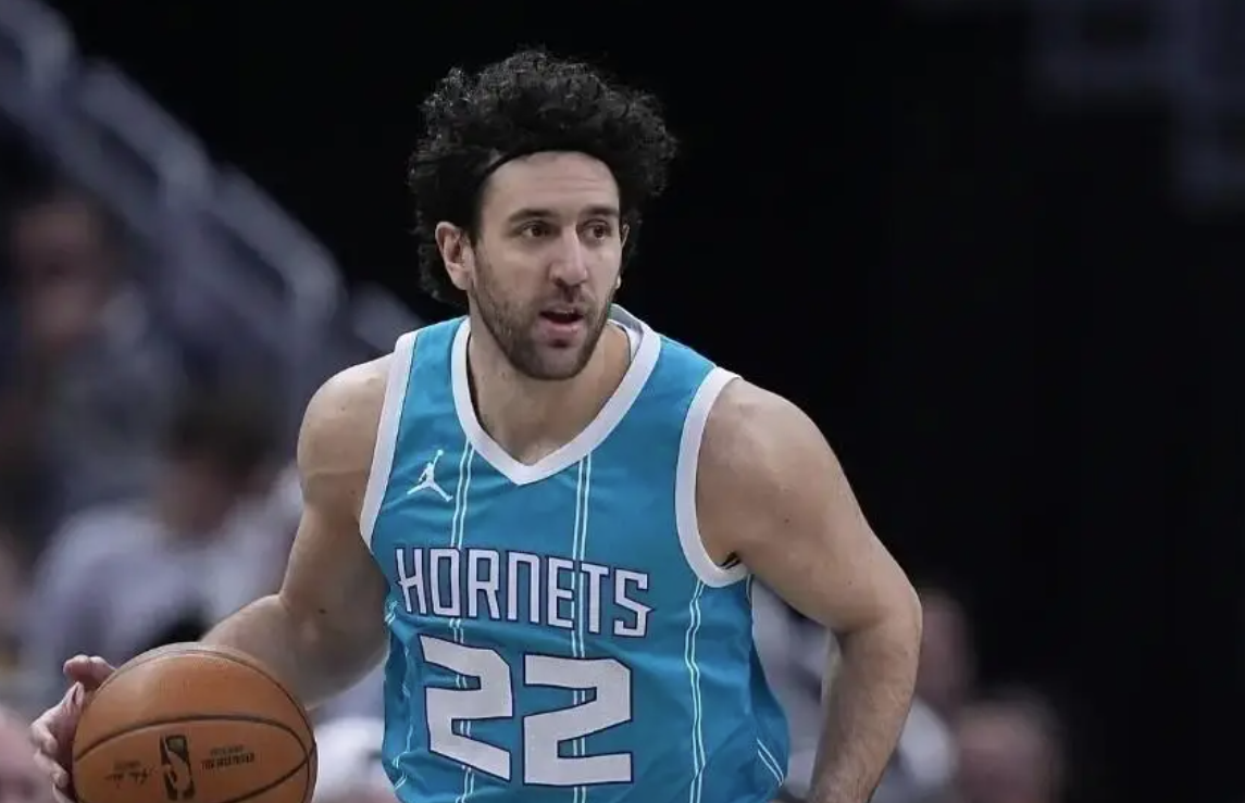 惨不忍睹!0分0板0助+3失误1被盖,有NBA履历的他不会打球了?